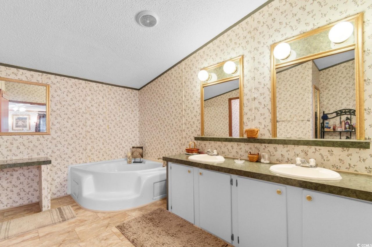 8443 Knollwood Dr. Photo 16