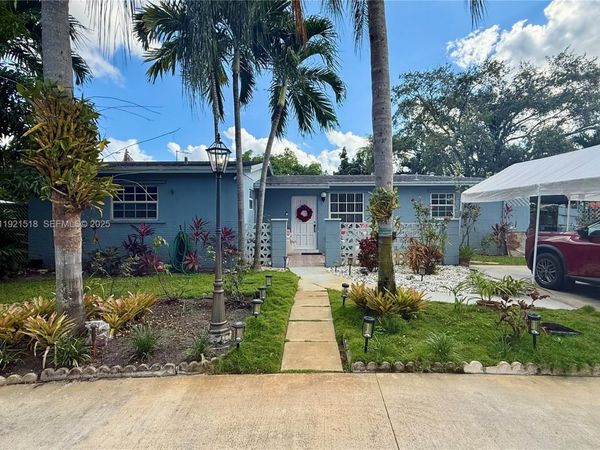 8070 NW 176th St, Hialeah, FL 33015