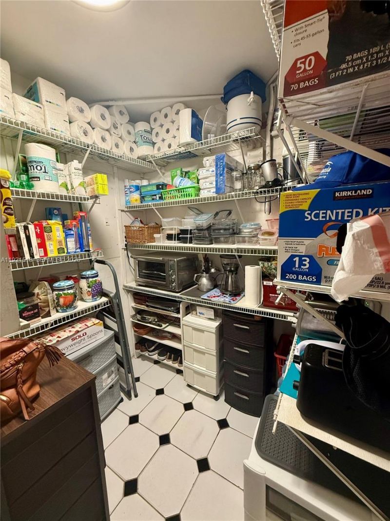 8070 NW 176th St, Hialeah, FL 33015 Photo