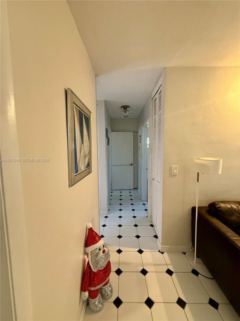 8070 NW 176th St, Hialeah, FL 33015 Photo