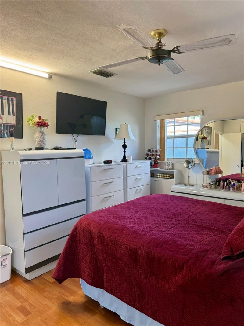 8070 NW 176th St, Hialeah, FL 33015 Photo