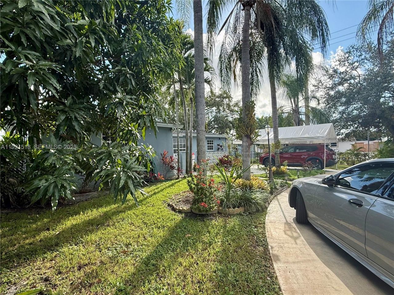 8070 NW 176th St, Hialeah, FL 33015 Photo