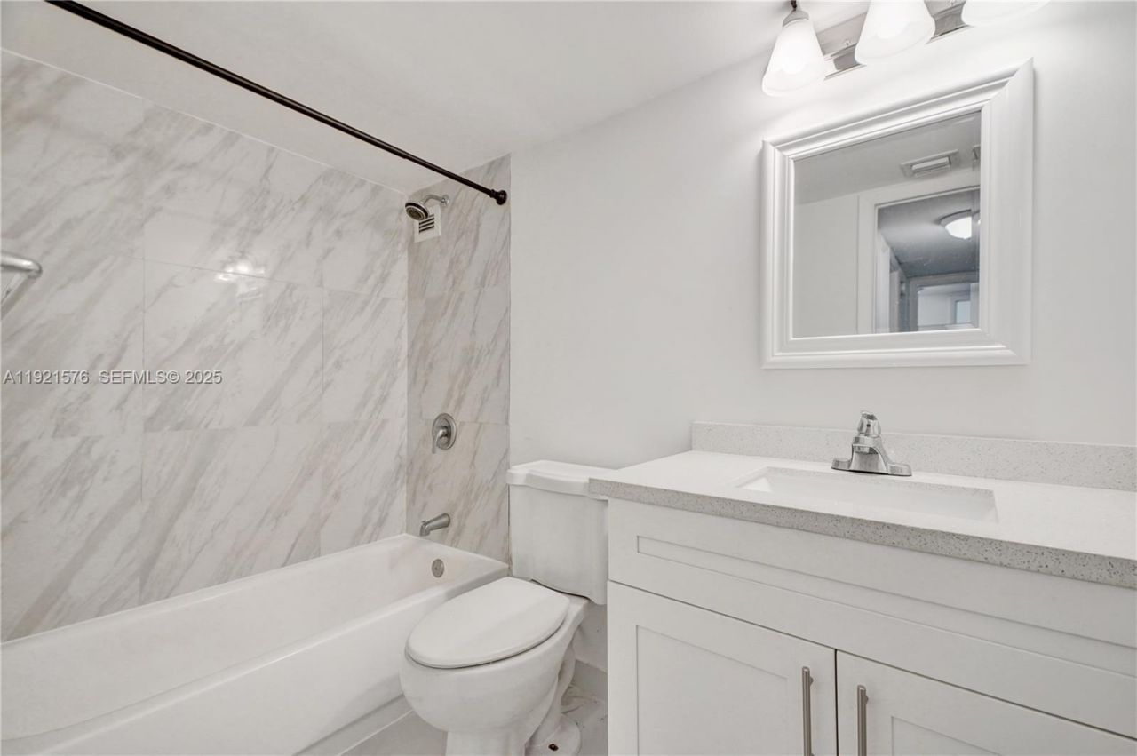 5555 Collins Avenue, Unit 3C, Miami Beach, FL 33140 Photo