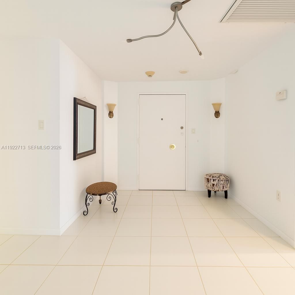 5255 Collins Ave, Unit 5D, Miami Beach, FL 33140 Photo