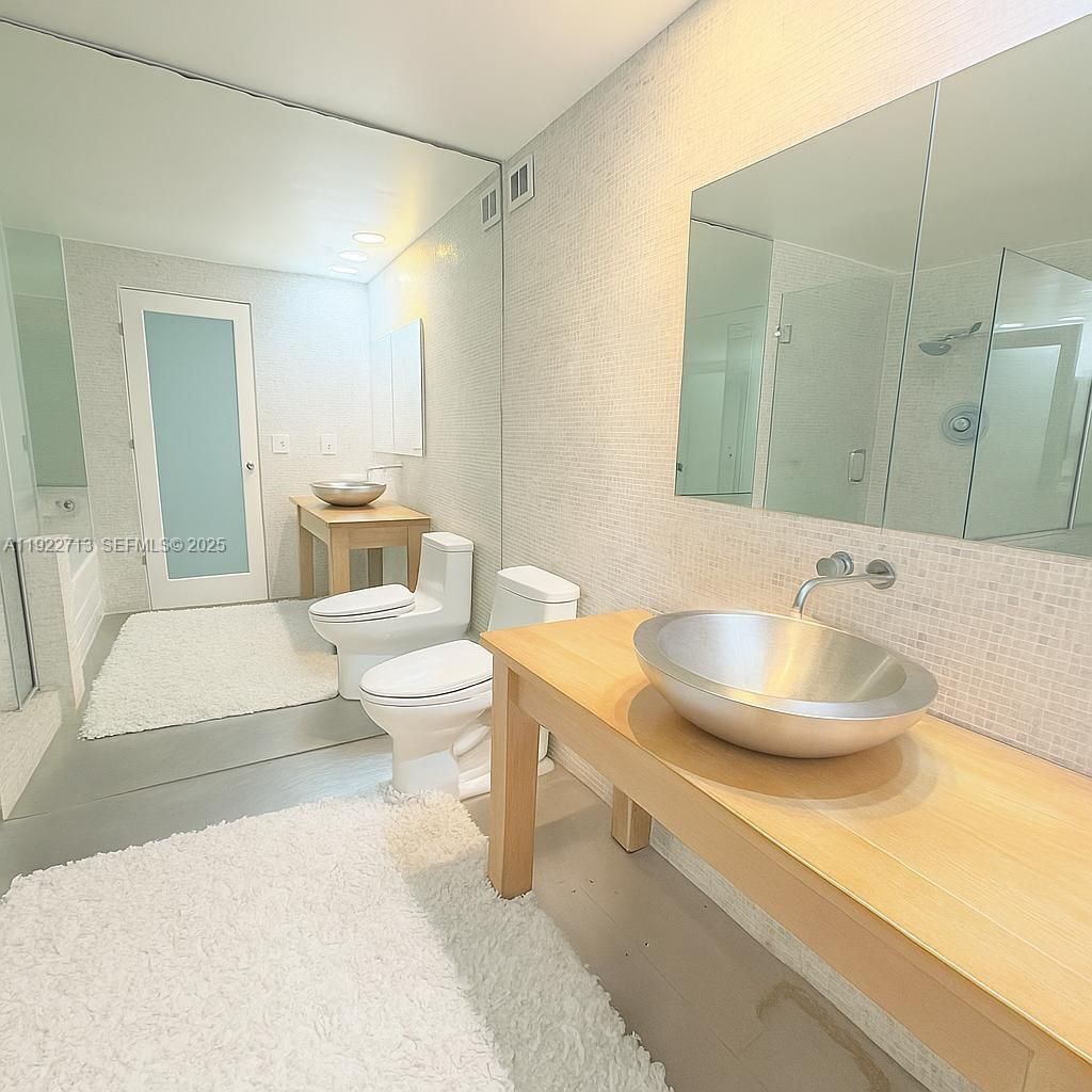 5255 Collins Ave, Unit 5D, Miami Beach, FL 33140 Photo