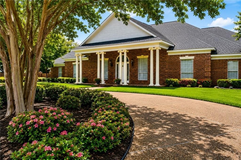 6714 TENNYSON OAKS Lane Alexandria, LA 71301