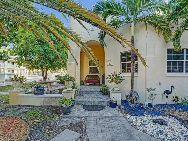 2000 Jackson St, Hollywood, FL 33020
