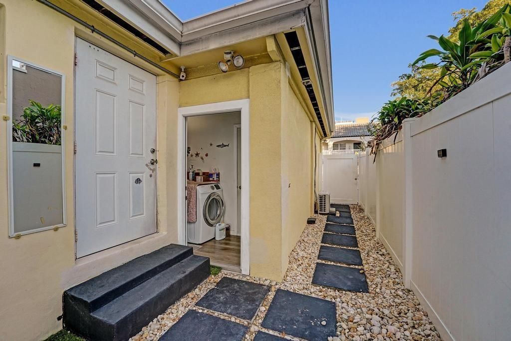 2000 Jackson Street, Hollywood, FL 33020 Photo