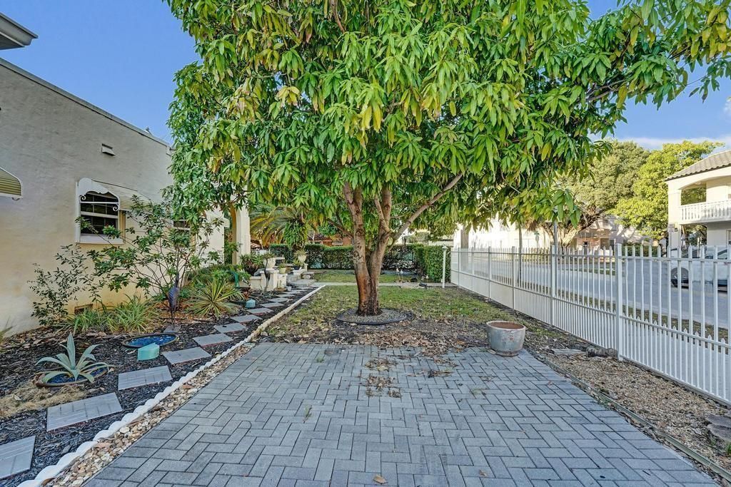 2000 Jackson Street, Hollywood, FL 33020 Photo