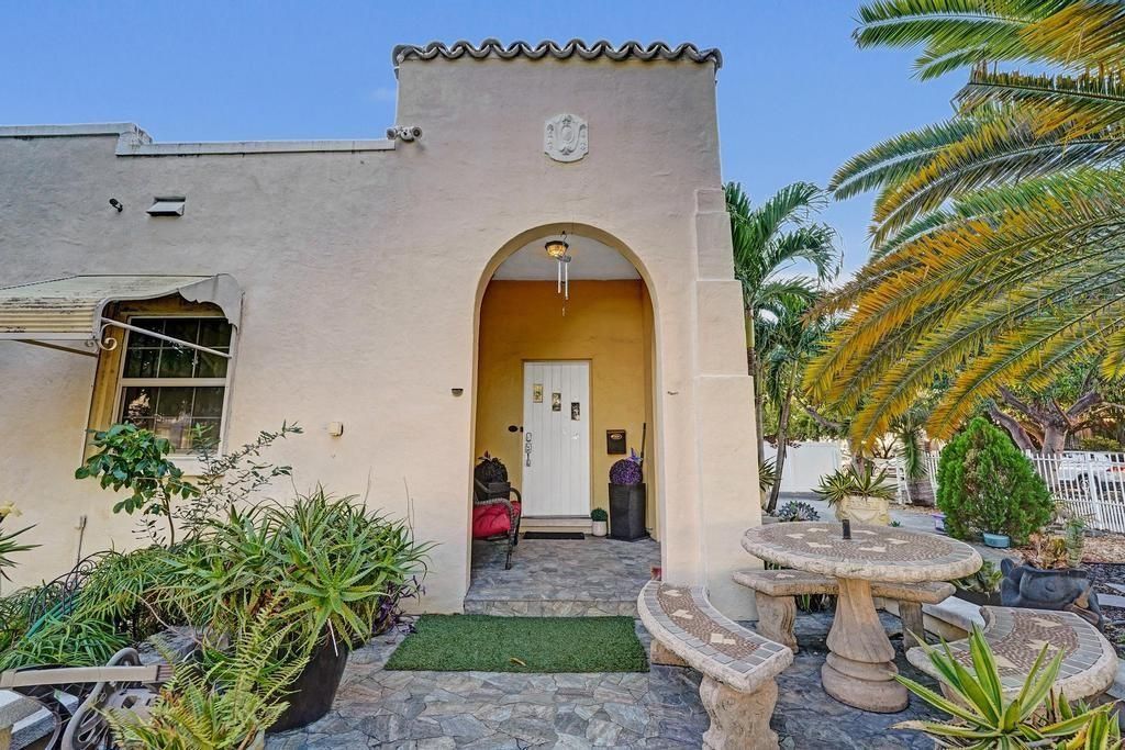 2000 Jackson Street, Hollywood, FL 33020 Photo