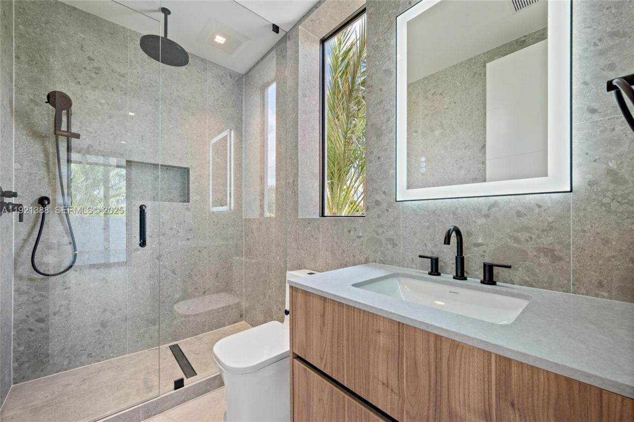 4235 NW 1st Ave, Miami, FL 33127 Photo