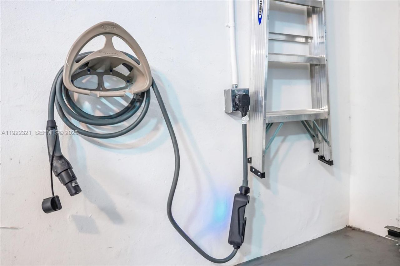 1409 Bird Rd, Coral Gables, FL 33146 Photo