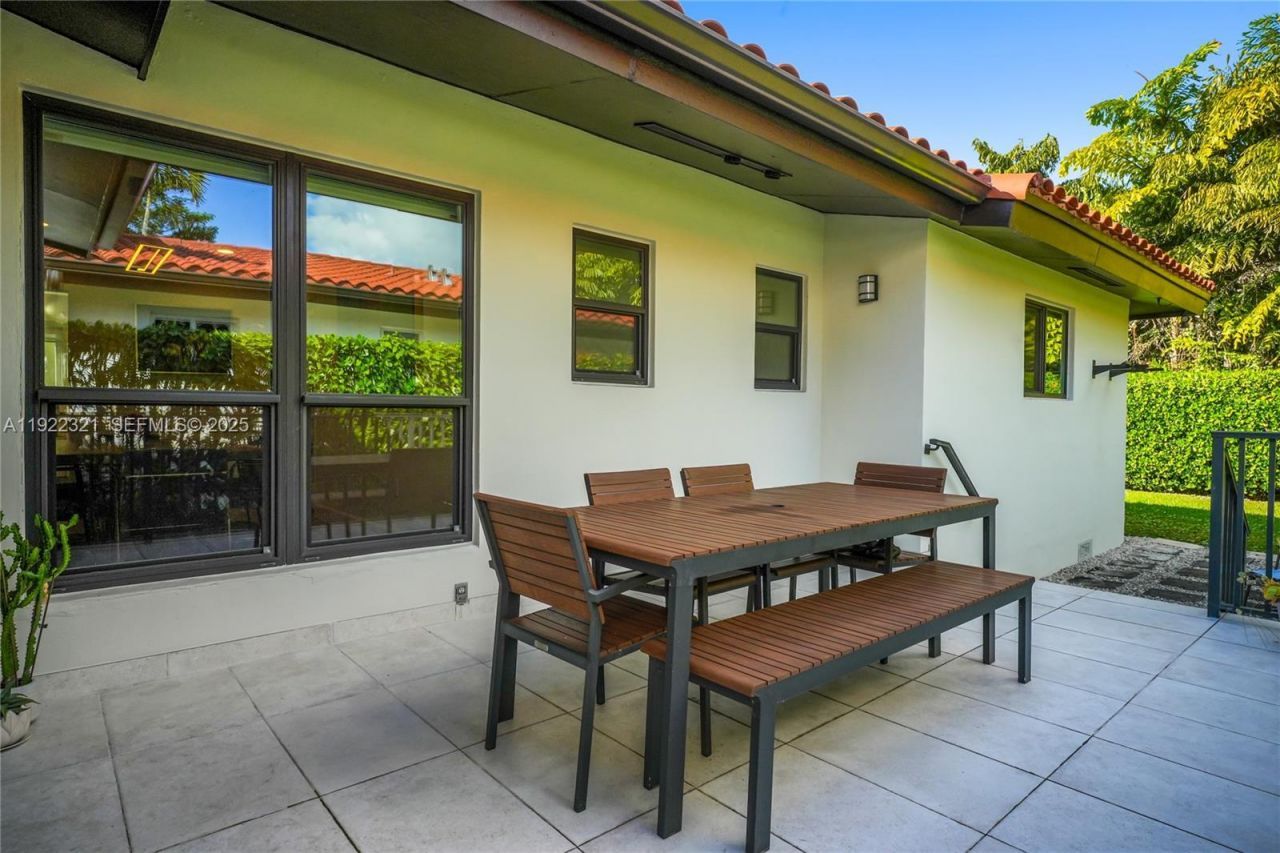 1409 Bird Rd, Coral Gables, FL 33146 Photo