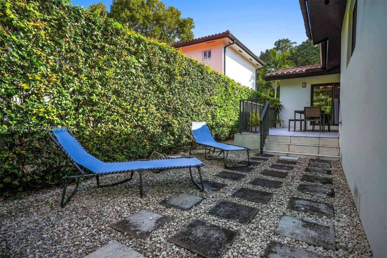 1409 Bird Rd, Coral Gables, FL 33146 Photo