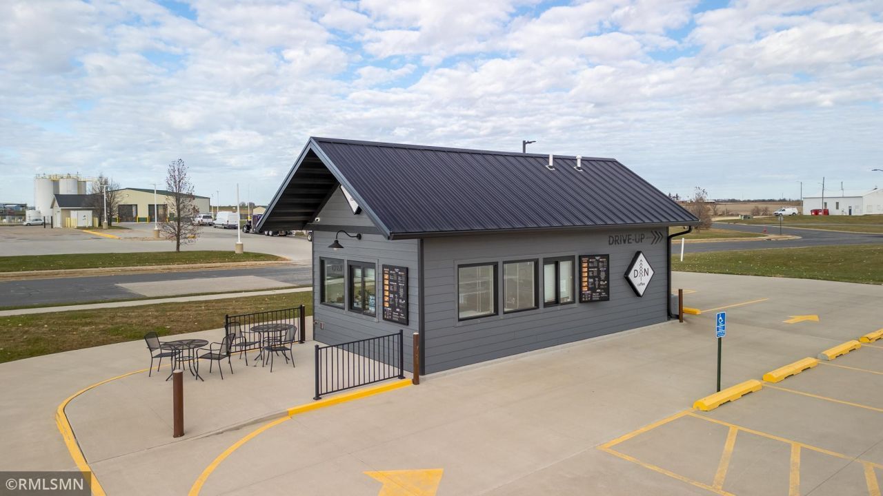 331 Sandstone Drive NW, Eyota, MN 55934