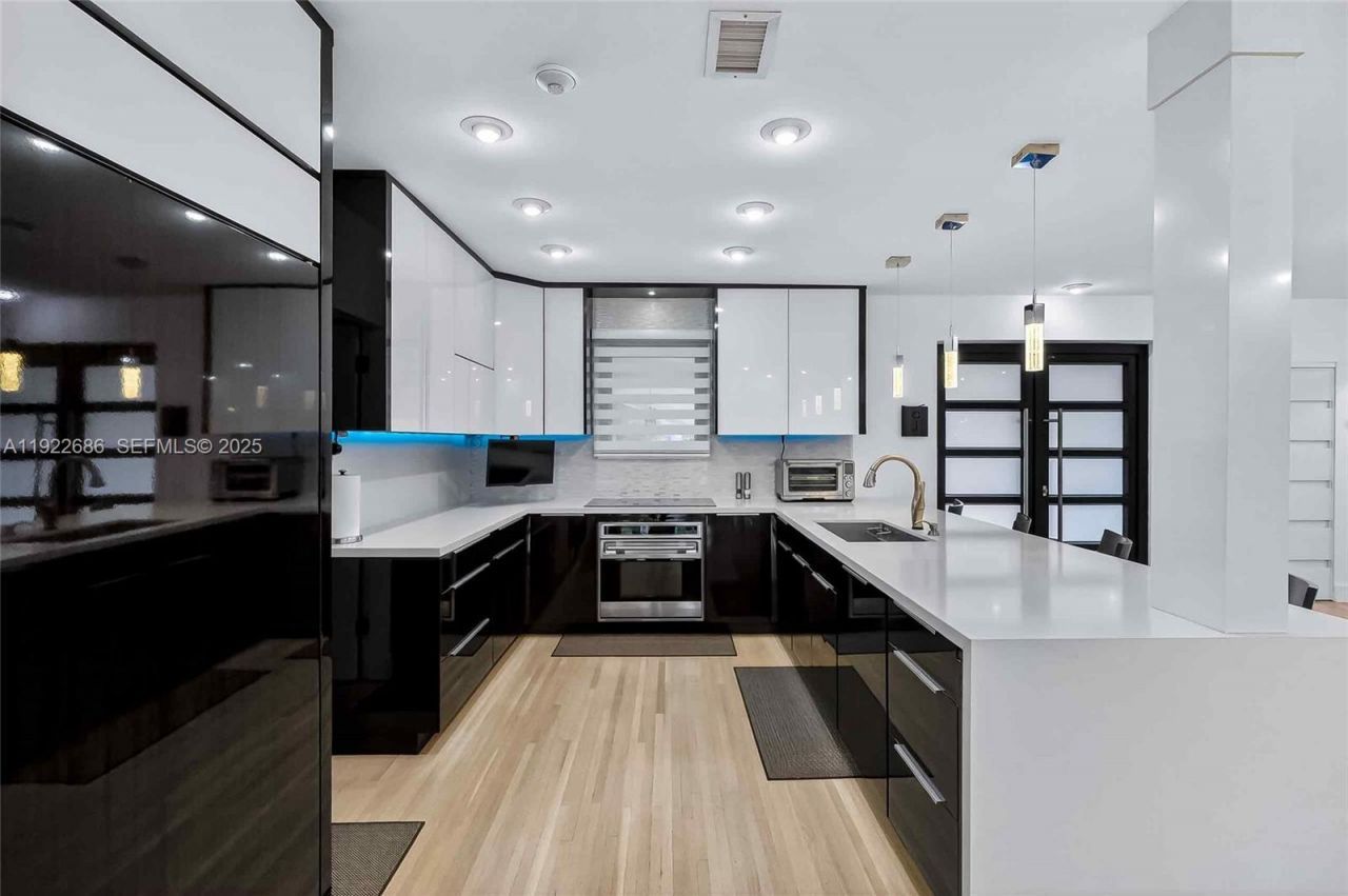 7724 Hawthorne Ave, Miami Beach, FL 33141 Photo