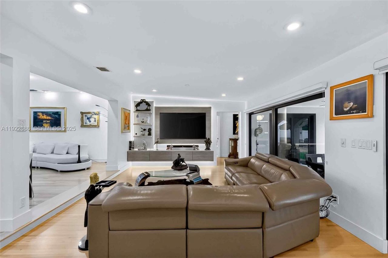 7724 Hawthorne Ave, Miami Beach, FL 33141 Photo