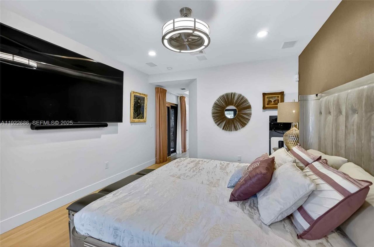 7724 Hawthorne Ave, Miami Beach, FL 33141 Photo