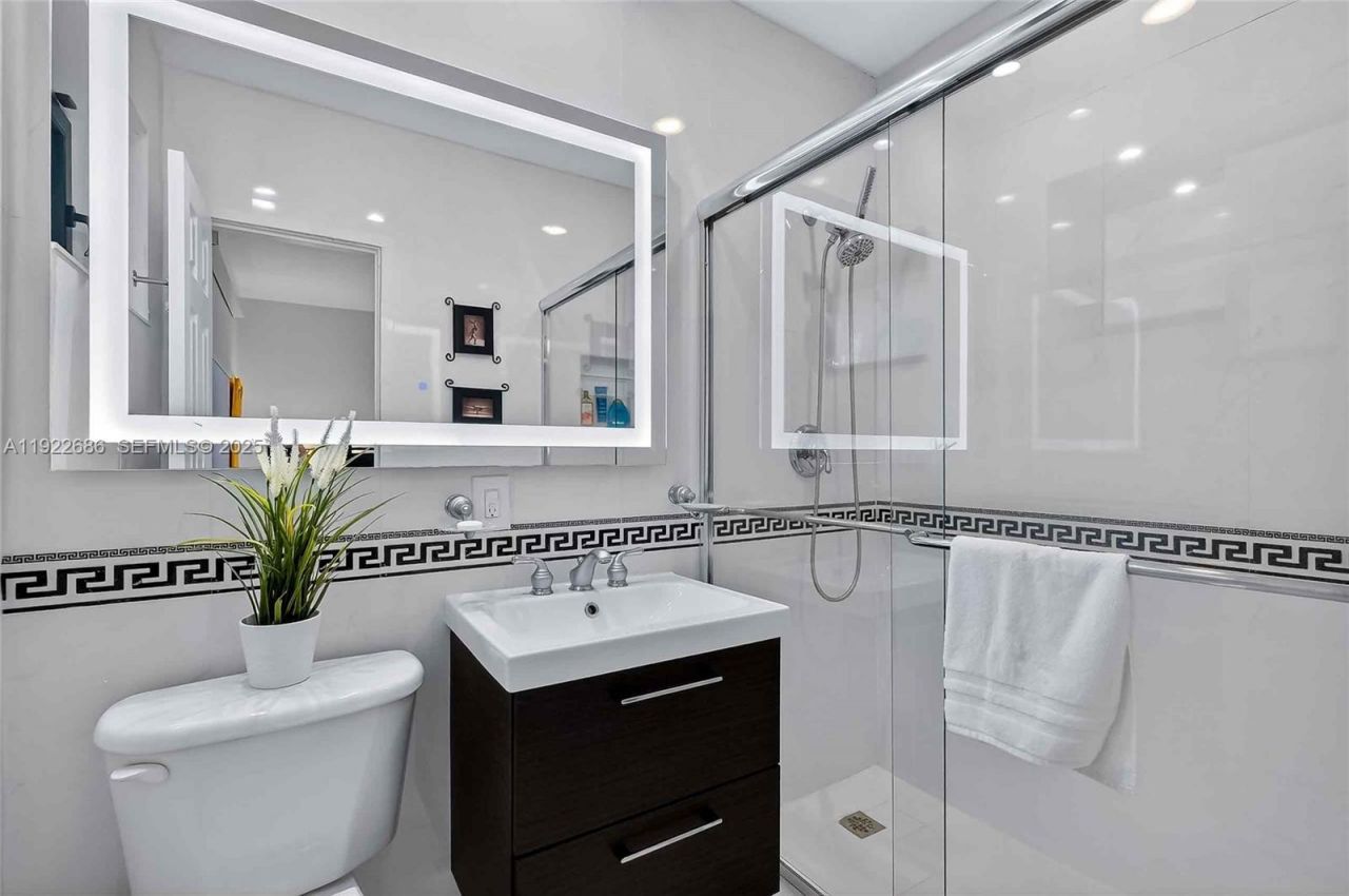 7724 Hawthorne Ave, Miami Beach, FL 33141 Photo