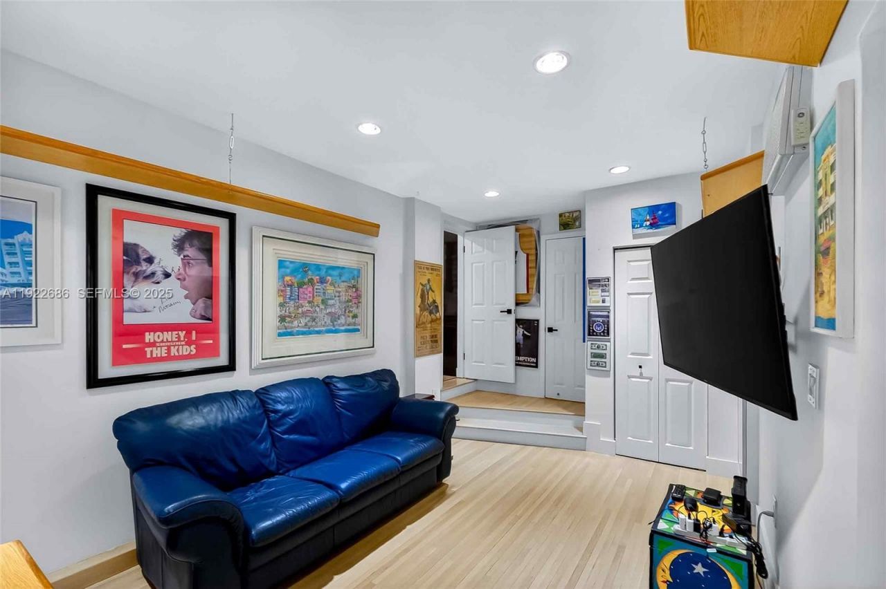 7724 Hawthorne Ave, Miami Beach, FL 33141 Photo