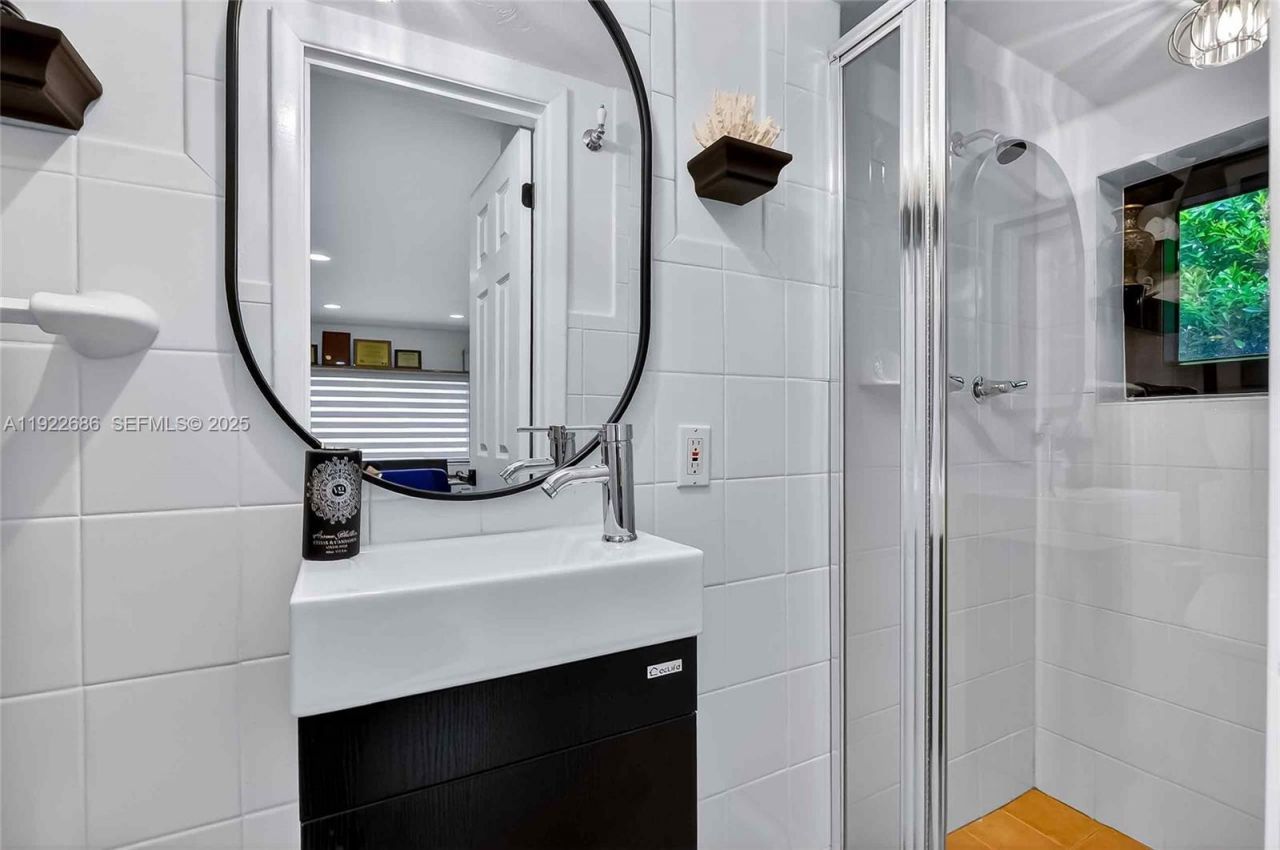 7724 Hawthorne Ave, Miami Beach, FL 33141 Photo