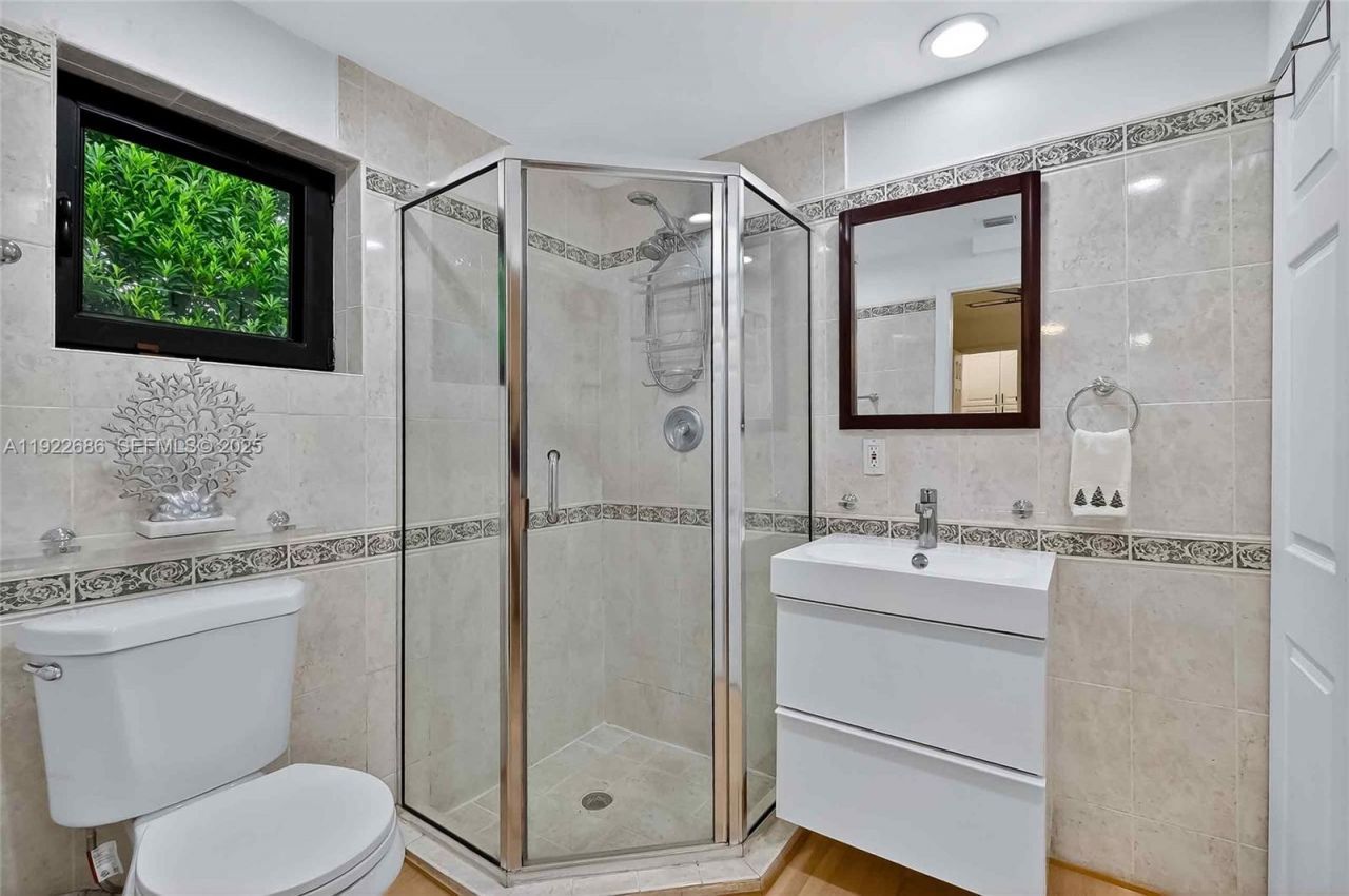 7724 Hawthorne Ave, Miami Beach, FL 33141 Photo