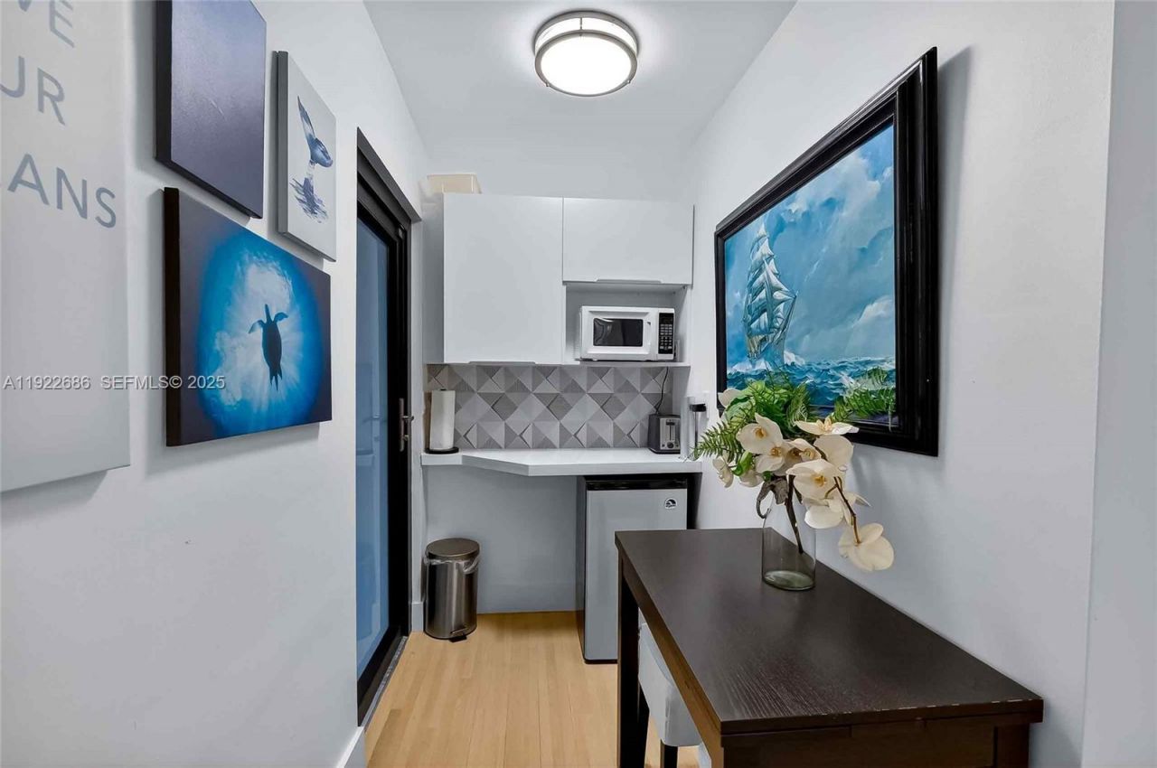 7724 Hawthorne Ave, Miami Beach, FL 33141 Photo