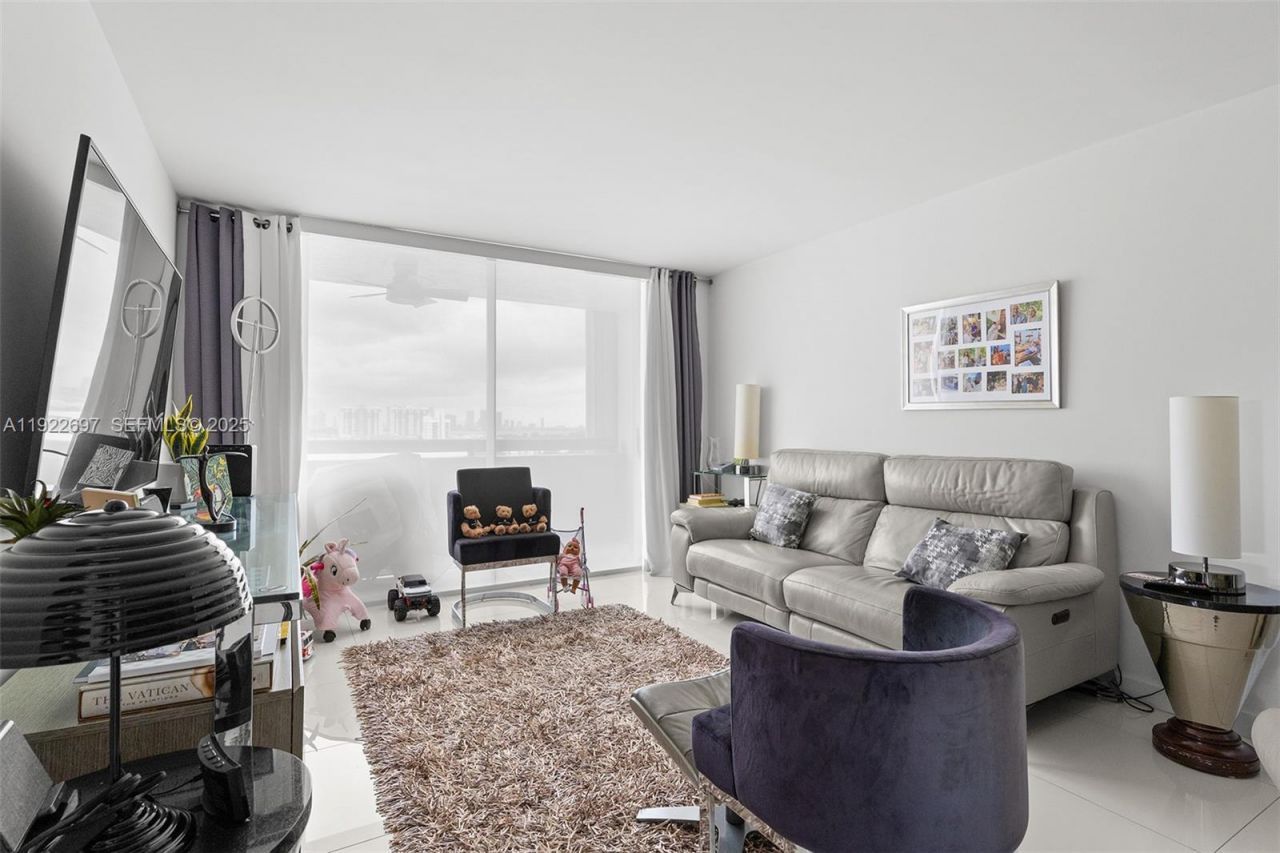 1775 Washington Ave, Unit 14F, Miami Beach, FL 33139 Photo