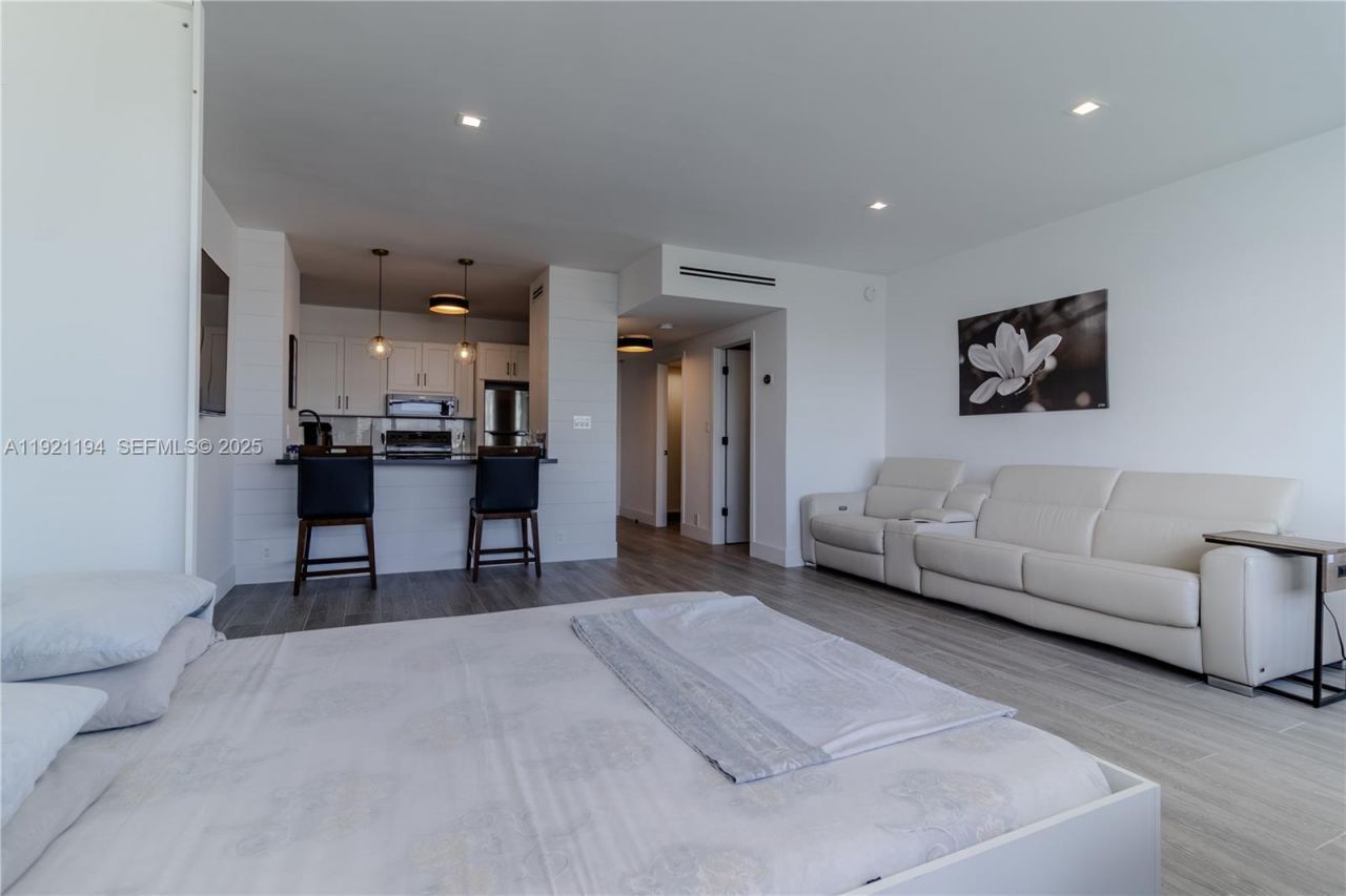 20 E Island Ave, Unit 1415, Miami Beach, FL 33139 Photo