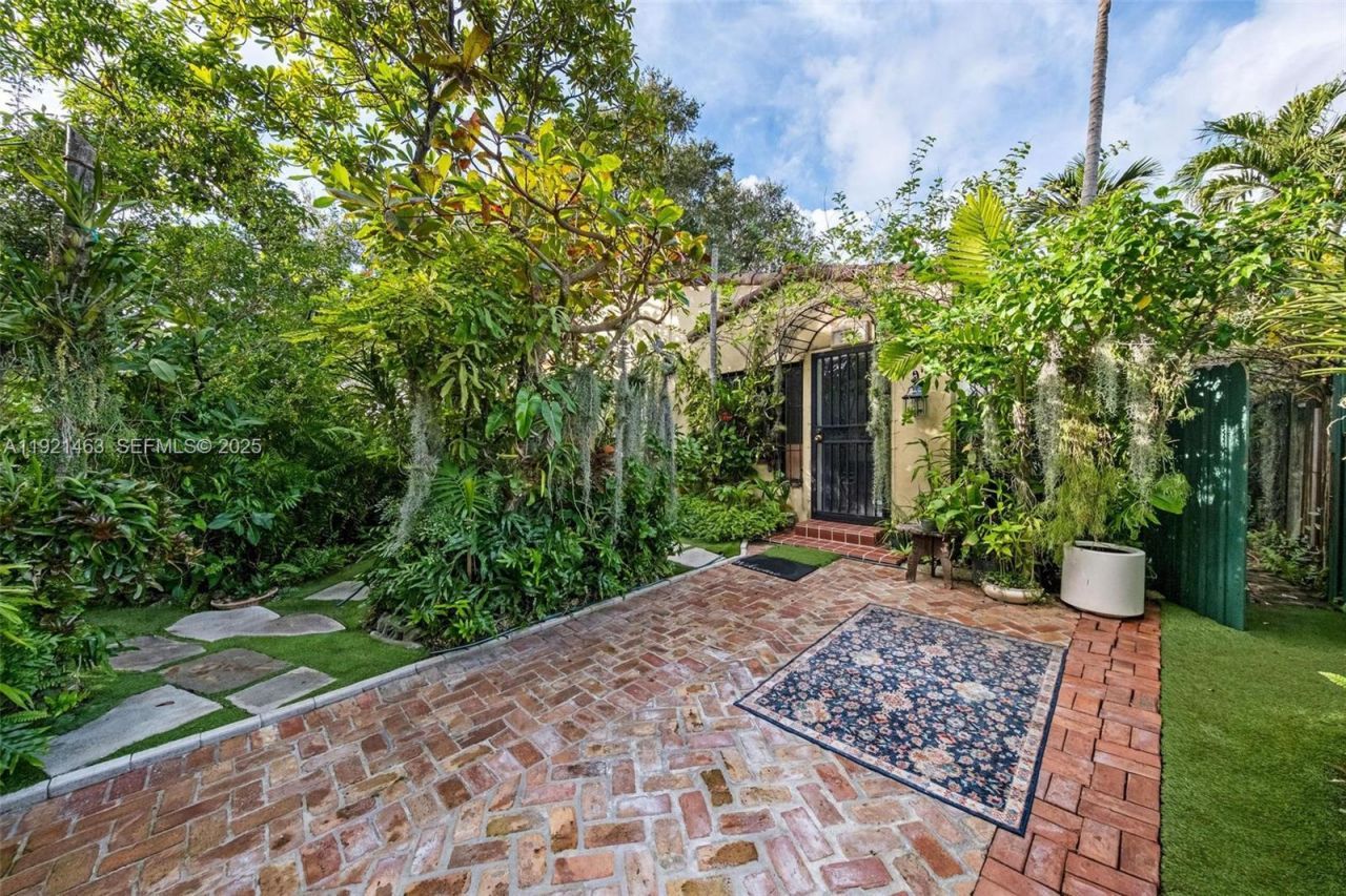 37 NE 44th St, Miami, FL 33137 Photo