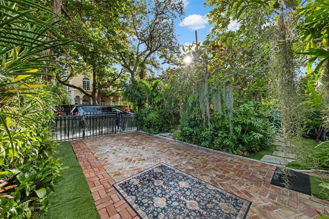 37 NE 44th St, Miami, FL 33137 Photo