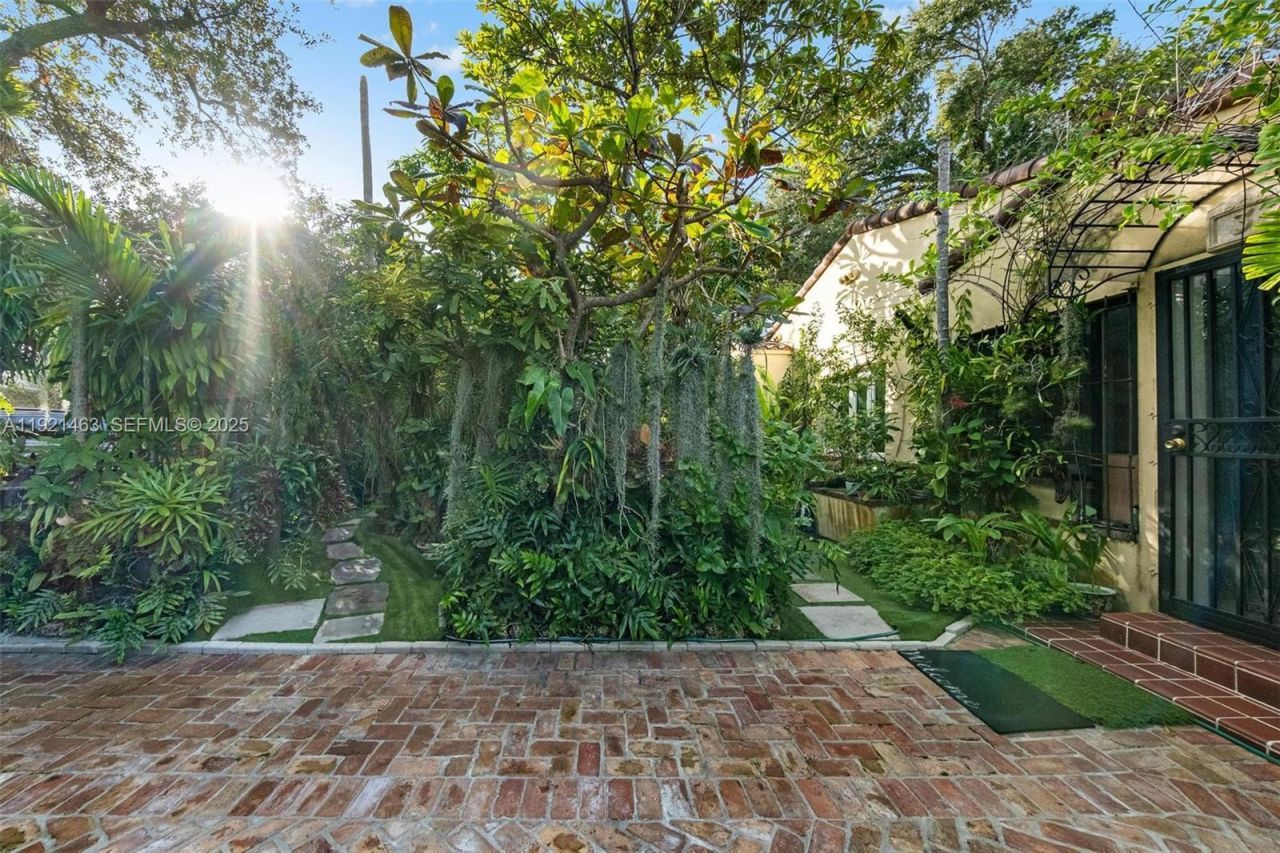 37 NE 44th St, Miami, FL 33137 Photo