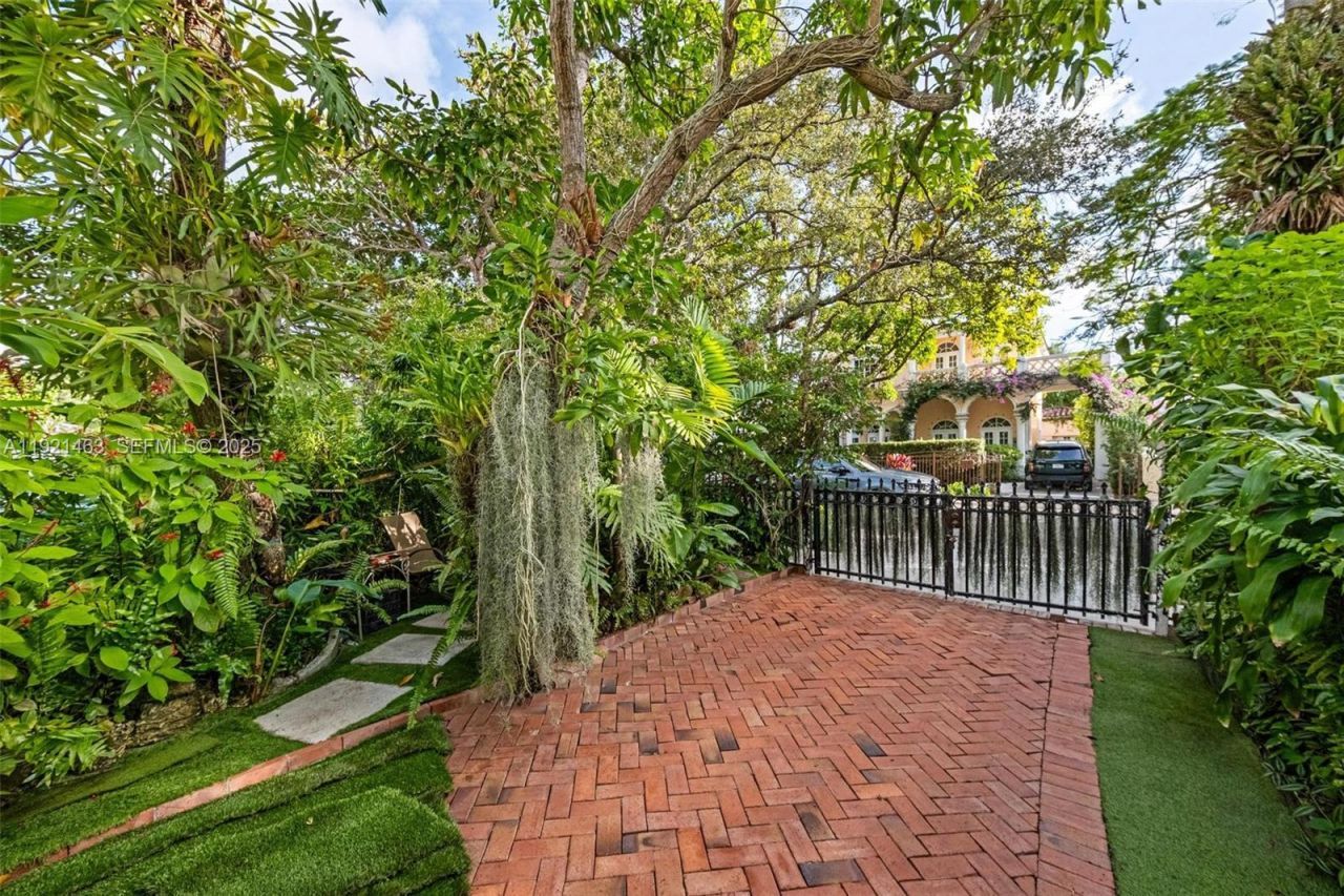 37 NE 44th St, Miami, FL 33137 Photo