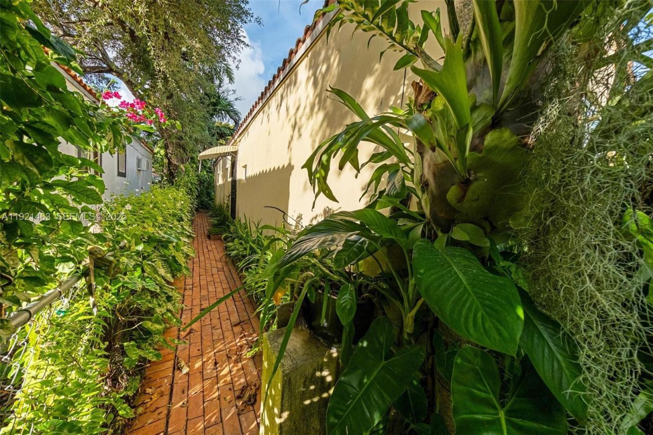 37 NE 44th St, Miami, FL 33137 Photo