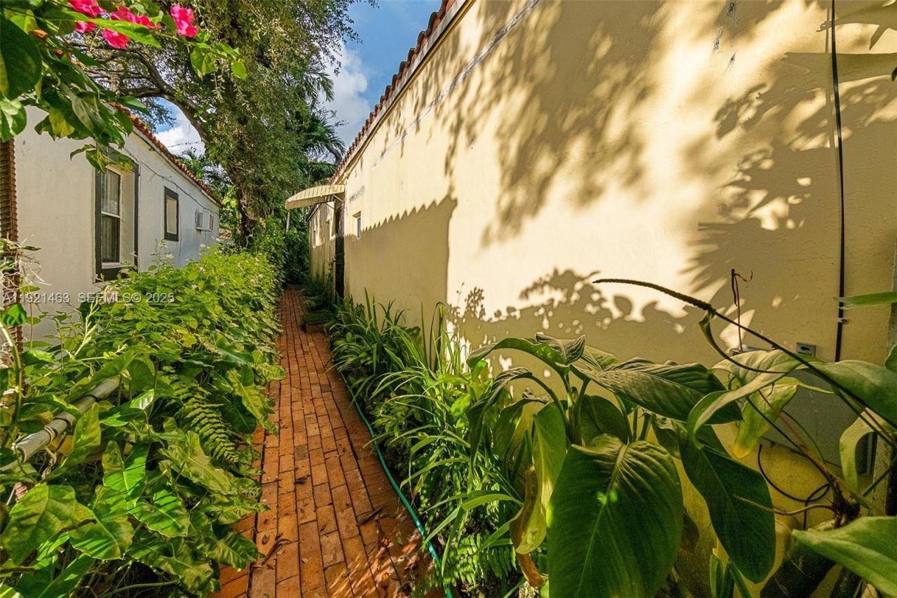 37 NE 44th St, Miami, FL 33137 Photo