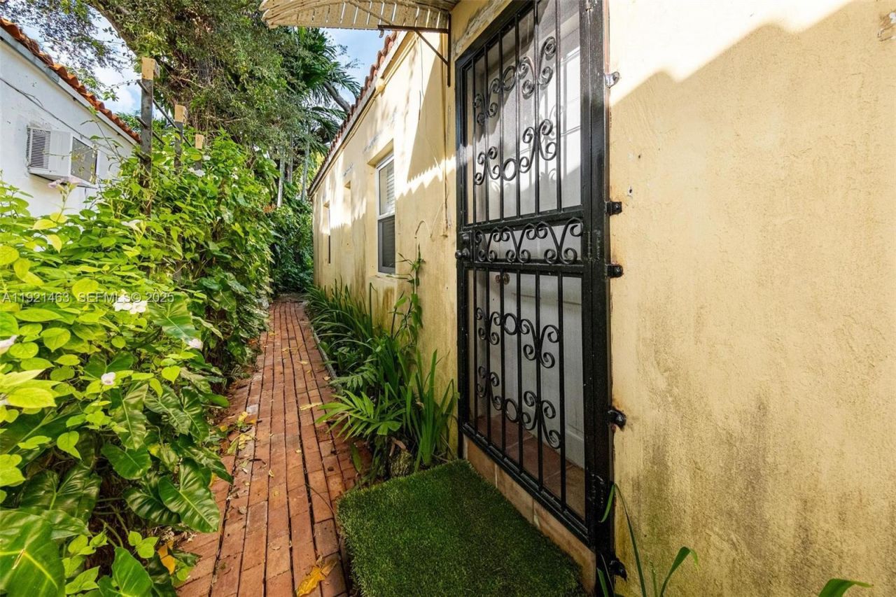 37 NE 44th St, Miami, FL 33137 Photo