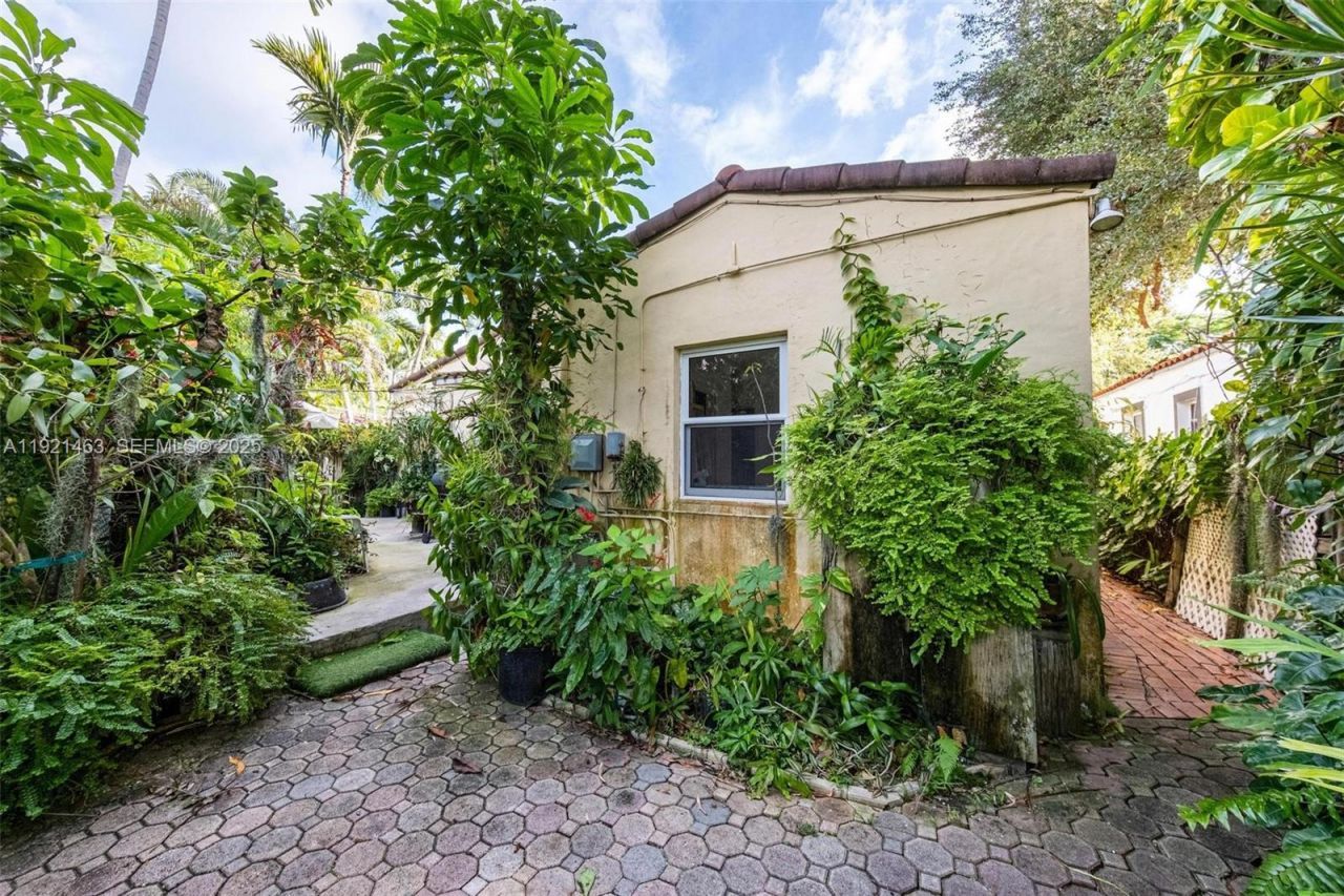 37 NE 44th St, Miami, FL 33137 Photo