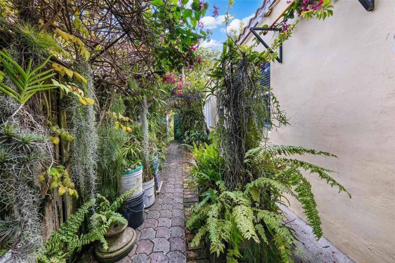 37 NE 44th St, Miami, FL 33137 Photo