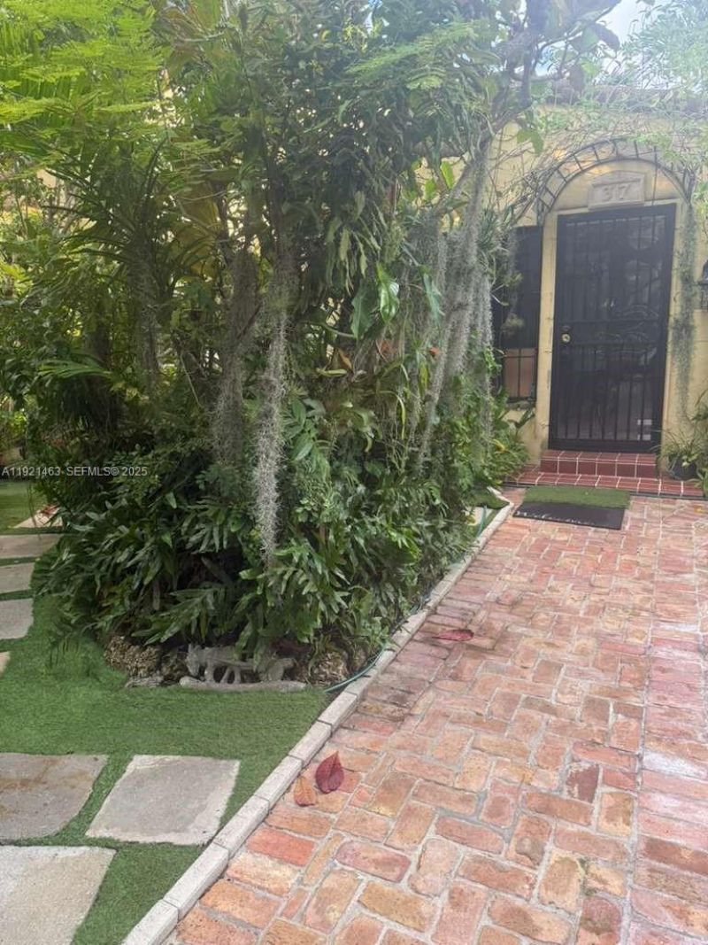 37 NE 44th St, Miami, FL 33137 Photo
