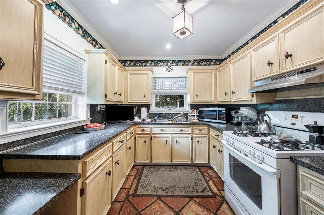 37 NE 44th St, Miami, FL 33137 Photo