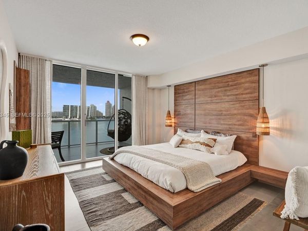 18100 N Bay Rd, Unit 909, Sunny Isles Beach, FL 33160