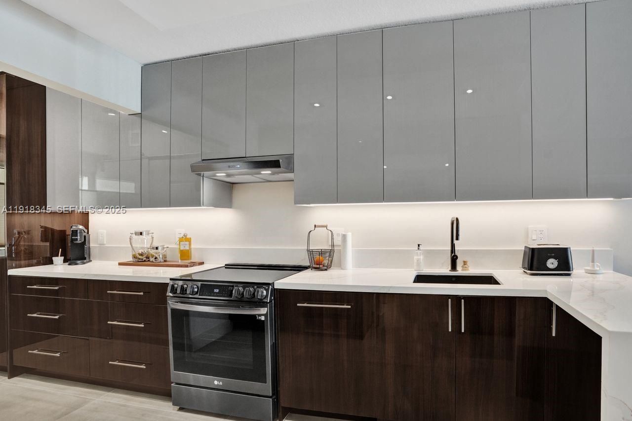 18100 N Bay Rd, Unit 909, Sunny Isles Beach, FL 33160 Photo