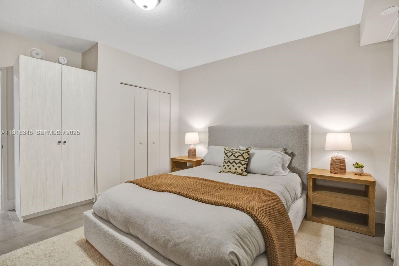 18100 N Bay Rd, Unit 909, Sunny Isles Beach, FL 33160 Photo