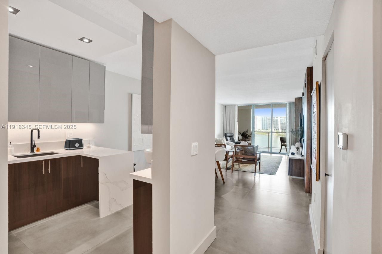 18100 N Bay Rd, Unit 909, Sunny Isles Beach, FL 33160 Photo