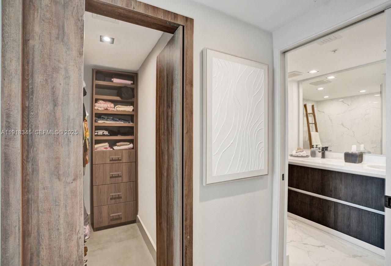 18100 N Bay Rd, Unit 909, Sunny Isles Beach, FL 33160 Photo