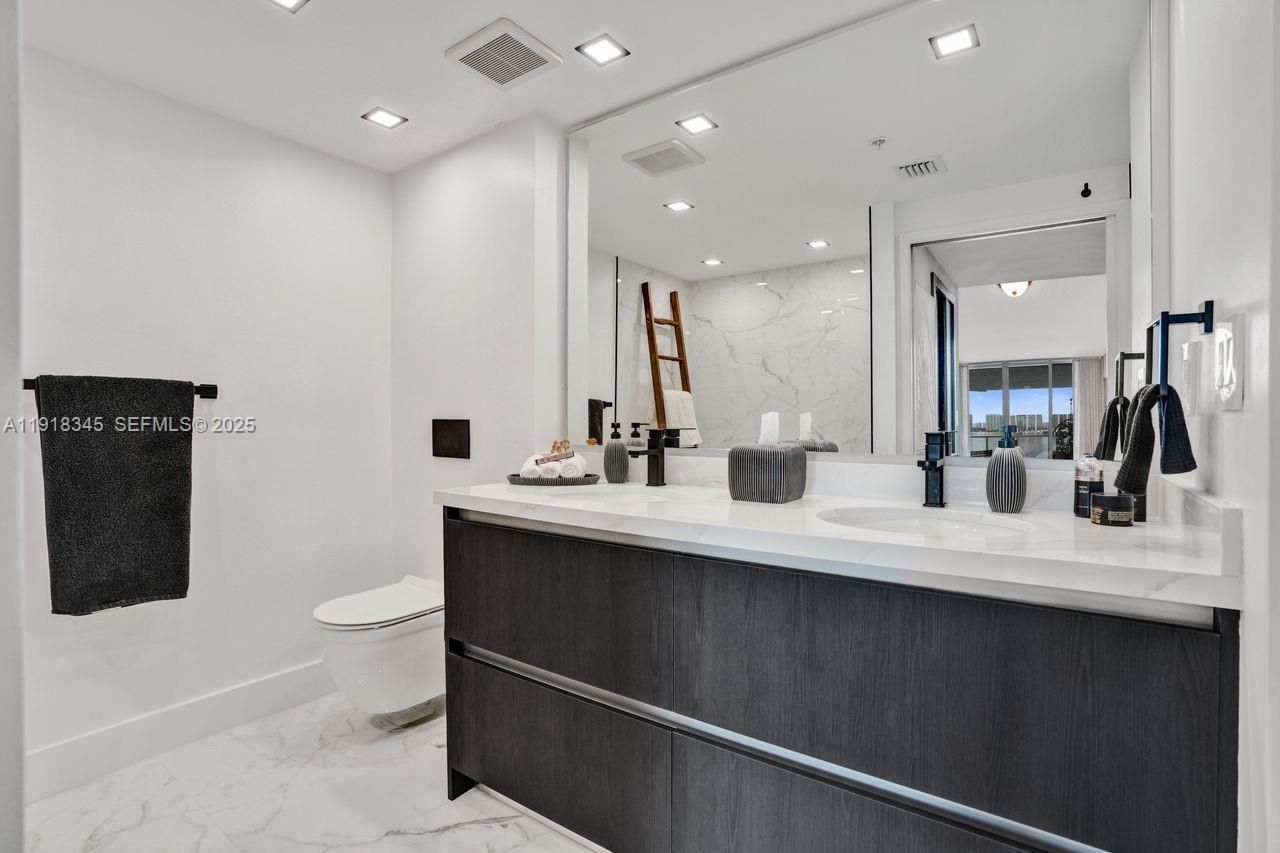 18100 N Bay Rd, Unit 909, Sunny Isles Beach, FL 33160 Photo