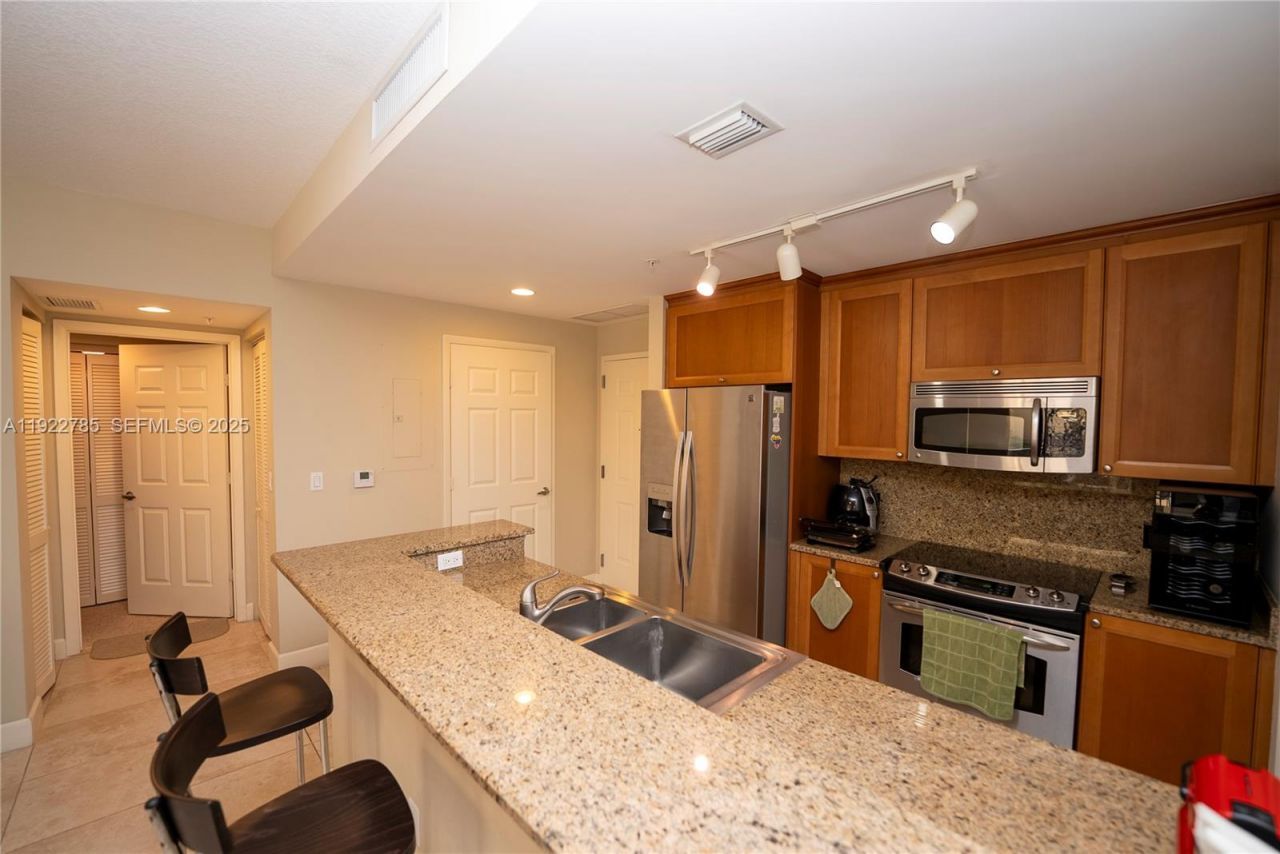 55 Merrick Way, Unit 613, Coral Gables, FL 33134 Photo