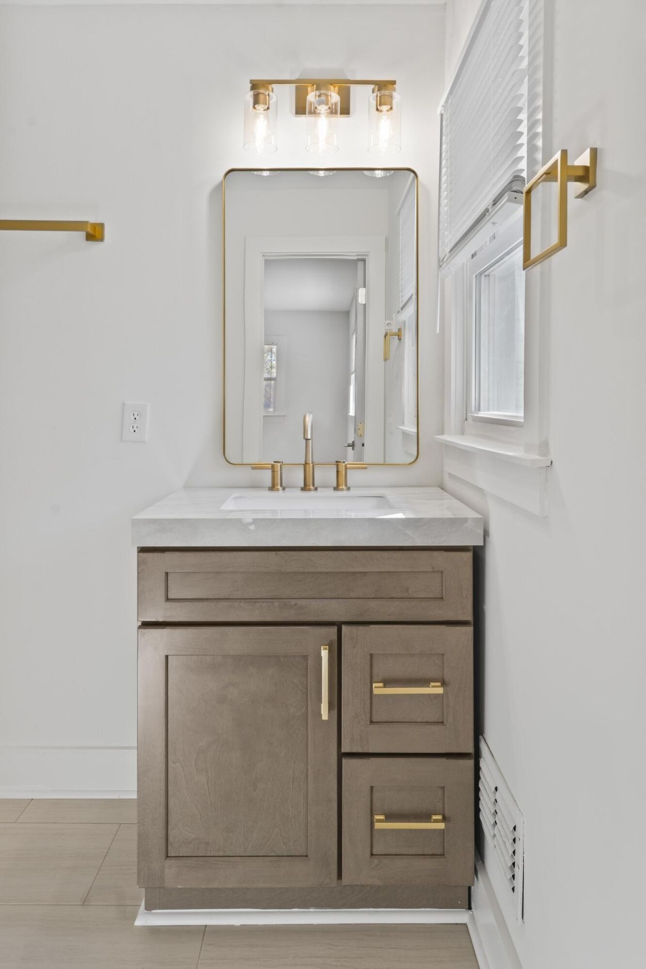 1090 Rodney Road Photo 13