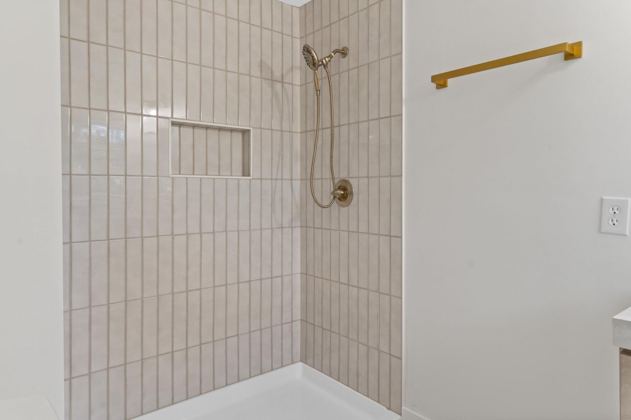 1090 Rodney Road Photo 14