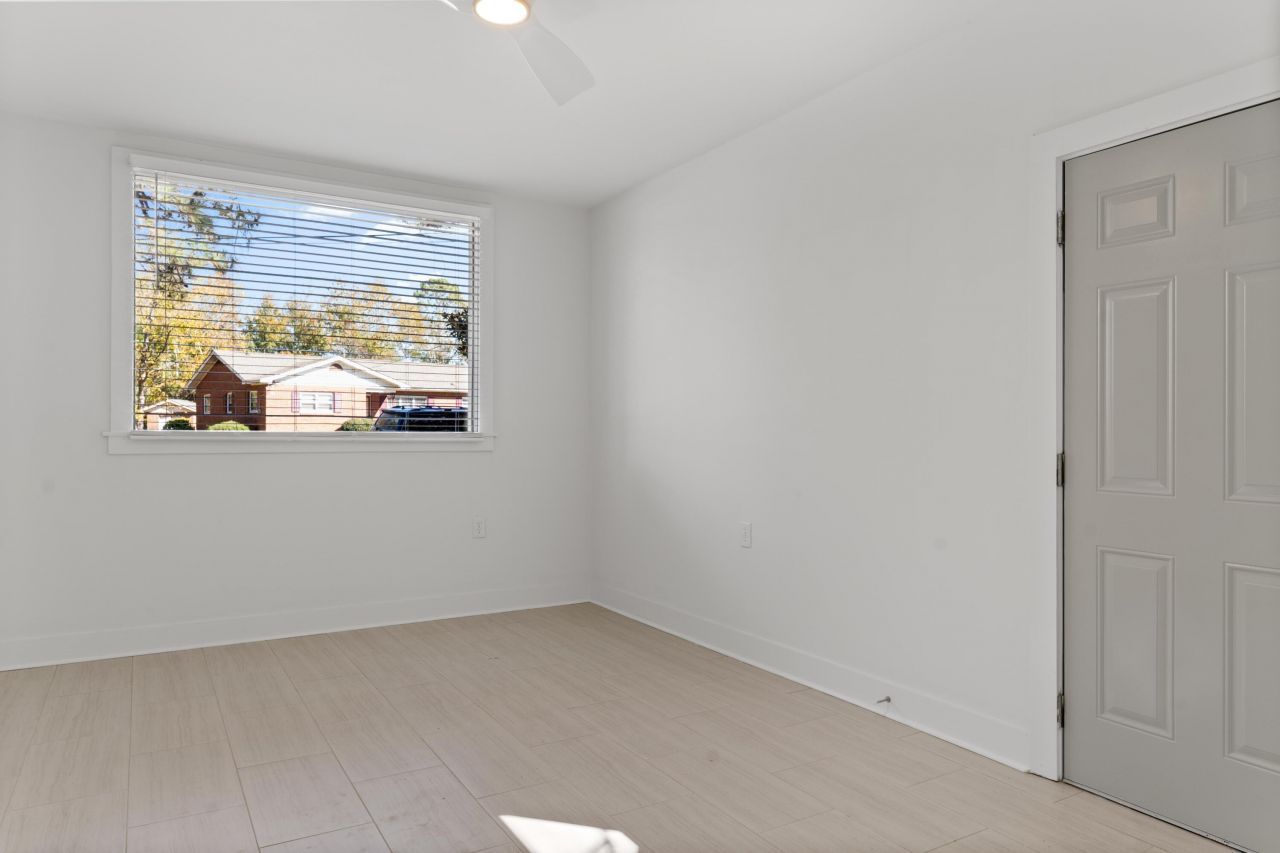 1090 Rodney Road Photo 9